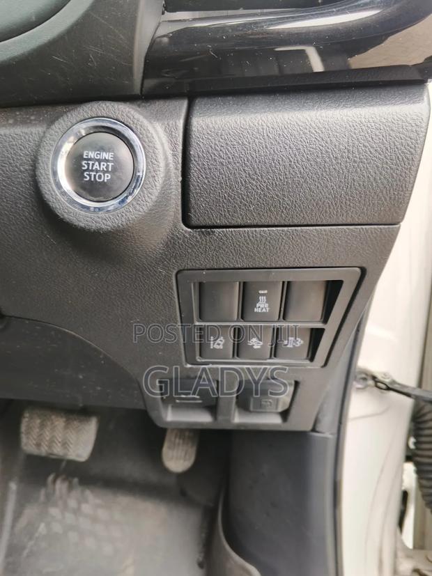 Toyota Hilux 2019 White
