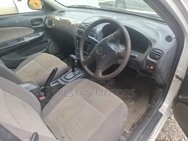 Nissan Wingroad 2001 White