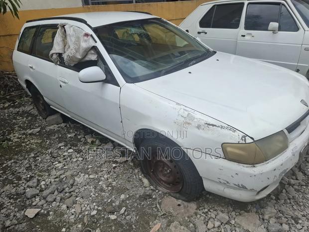 Nissan Wingroad 2001 White