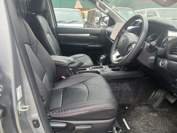 Toyota Hilux 2021 Silver