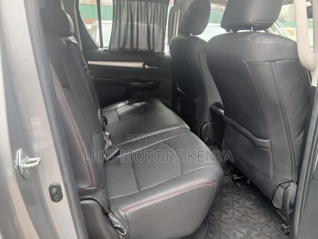 Toyota Hilux 2021 Silver