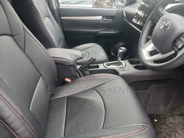 Toyota Hilux 2021 Silver