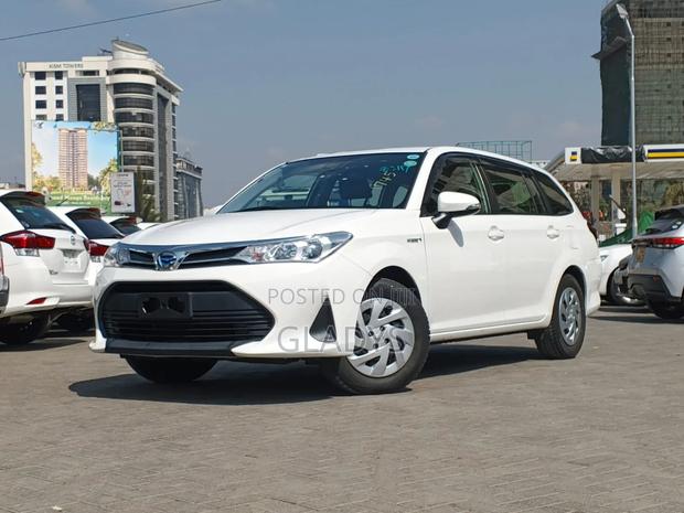 Toyota Corolla Fielder 2019 White