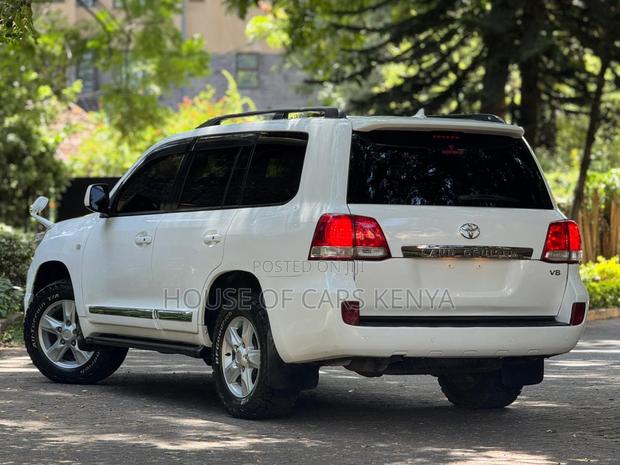 Toyota Land Cruiser 2008 White