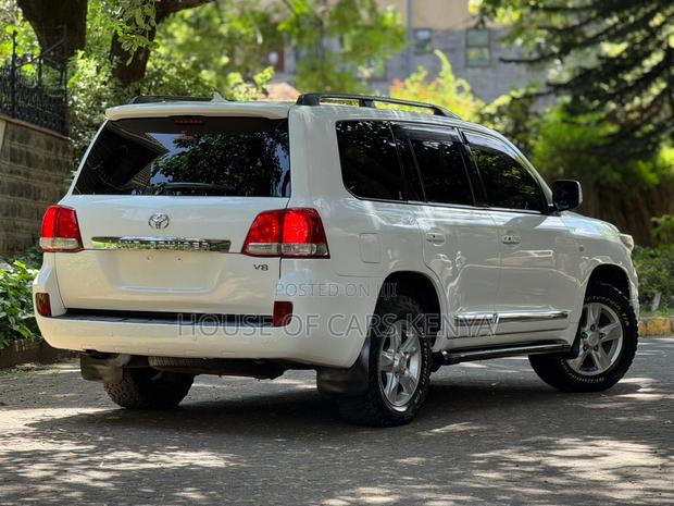 Toyota Land Cruiser 2008 White