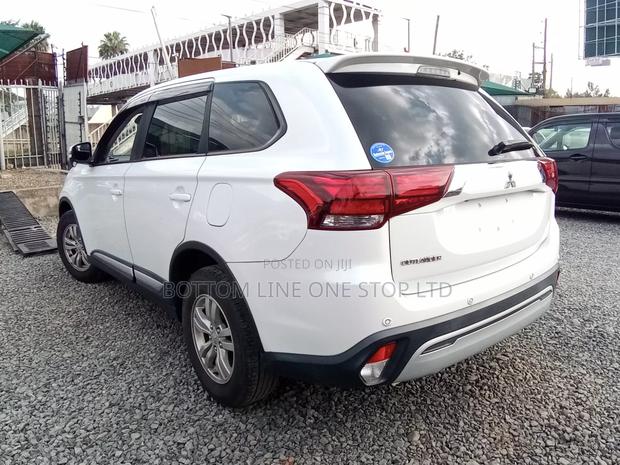 Mitsubishi Outlander 2018 White