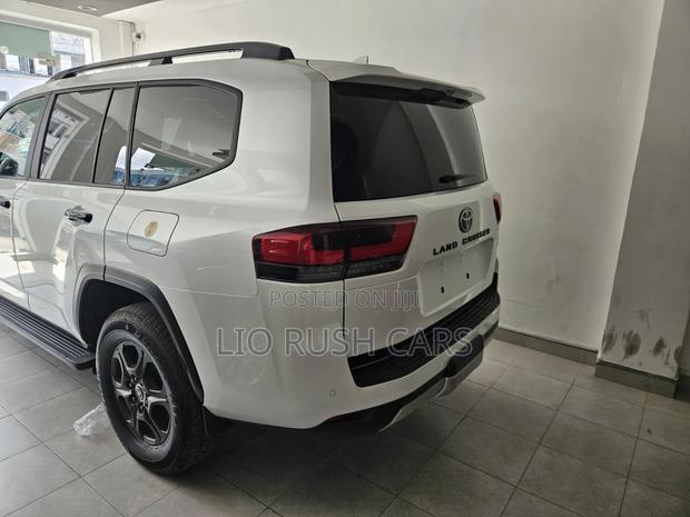 Toyota Land Cruiser 2021 White
