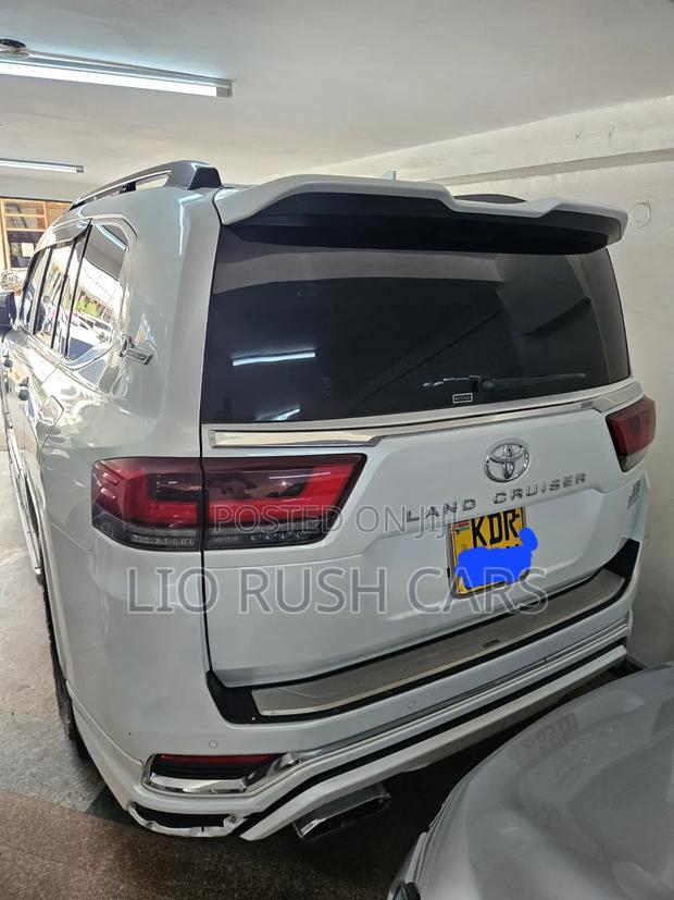 Toyota Land Cruiser 2020 White
