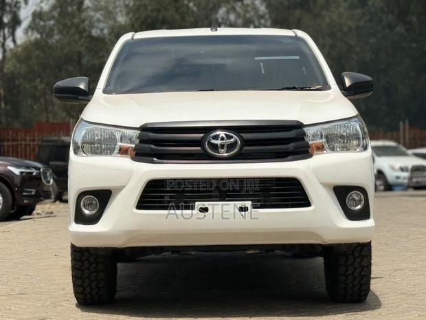 Toyota Hilux 2019 White