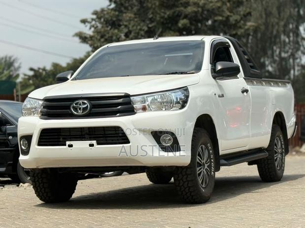 Toyota Hilux 2019 White