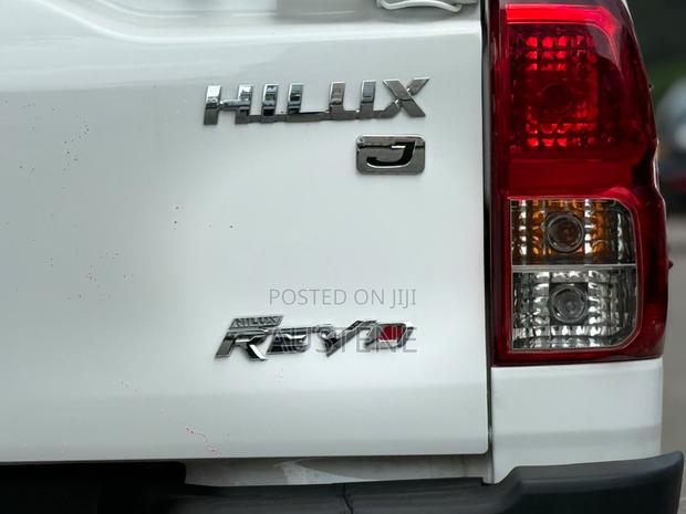 Toyota Hilux 2019 White