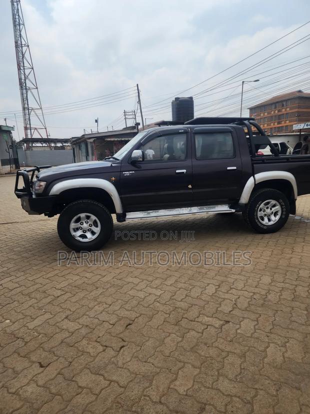 Toyota Hilux 2003 Brown