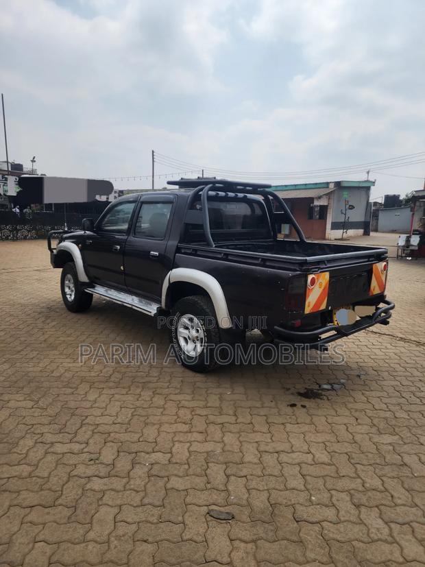 Toyota Hilux 2003 Brown