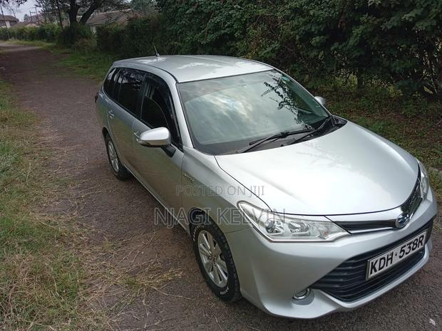 Toyota Corolla Fielder 2016 Silver