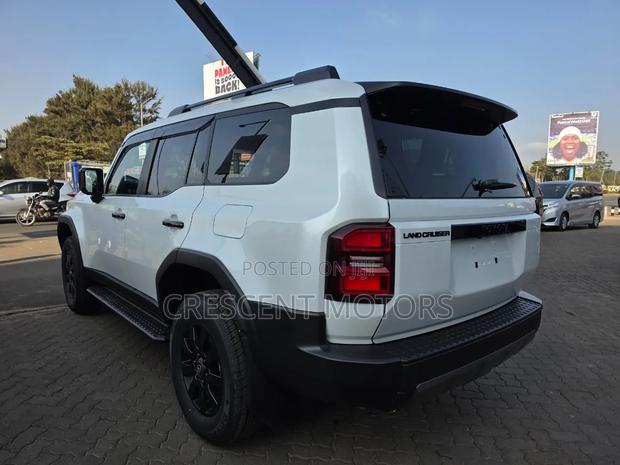 Toyota Land Cruiser Prado 2024 White