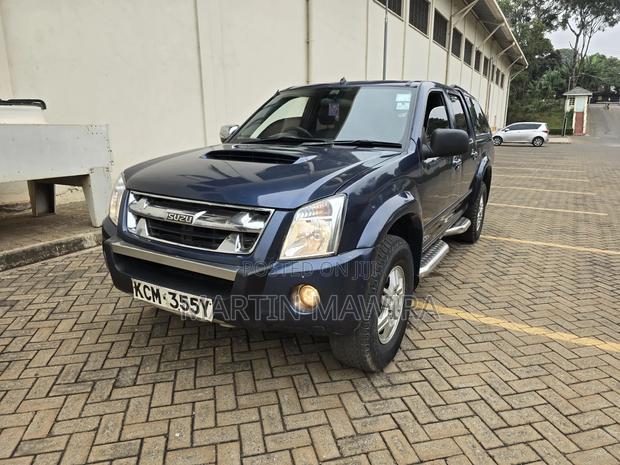 Isuzu D-MAX 2010 Blue