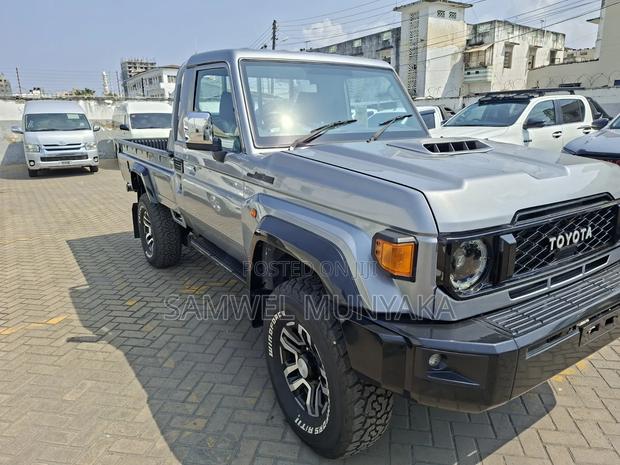 Toyota Land Cruiser 2019 White