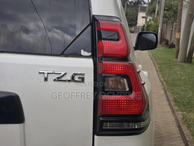 Toyota Land Cruiser Prado 2018 White