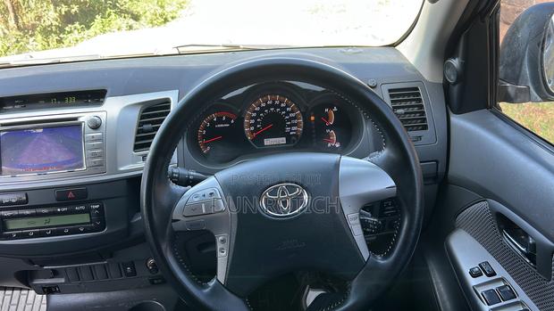 Toyota Hilux 3.0 D-4D 4x4 2012 Silver