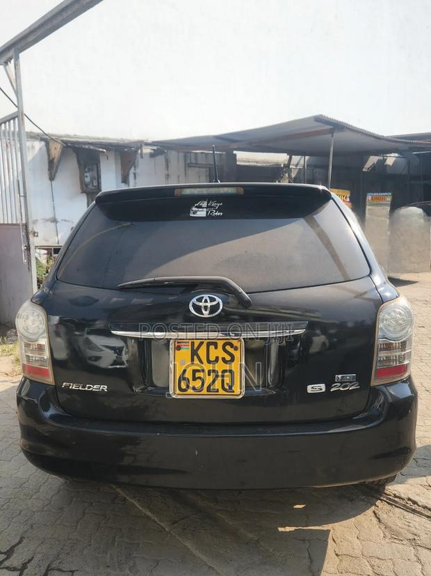 Toyota Corolla Fielder 2011 Black