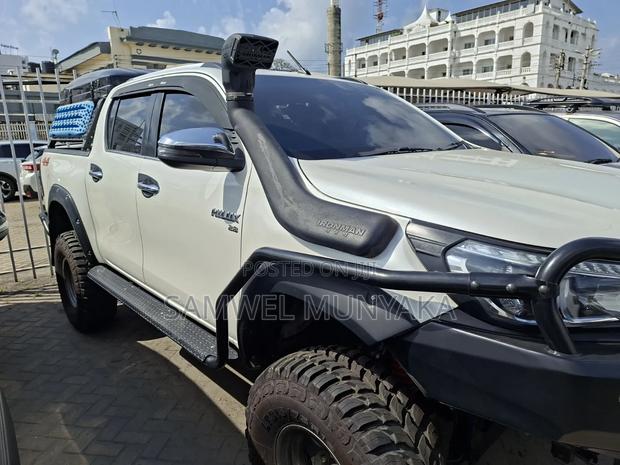 Toyota Hilux 2020 Pearl