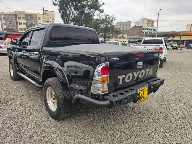 Toyota Hilux 2012 Black