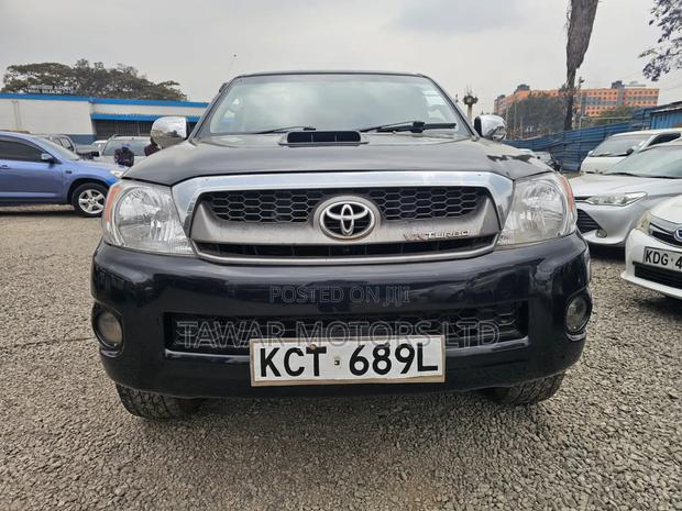 Toyota Hilux 2012 Black