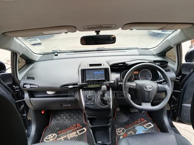 Toyota Wish 2016 Black
