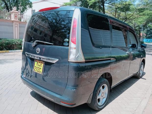 Nissan Serena 2010 Gray