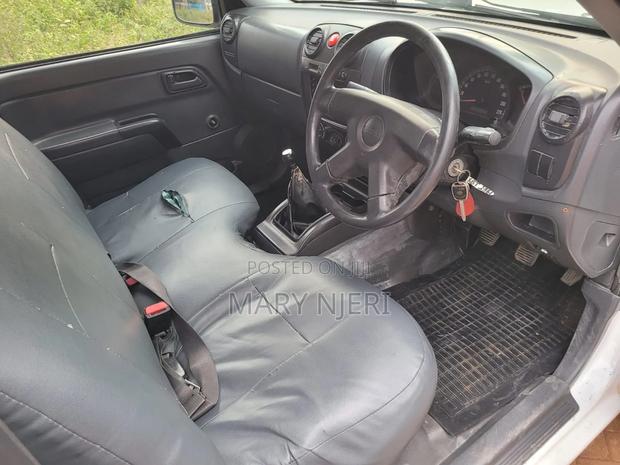 Isuzu D-MAX 2011 White