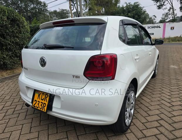 Volkswagen Polo 2011 White