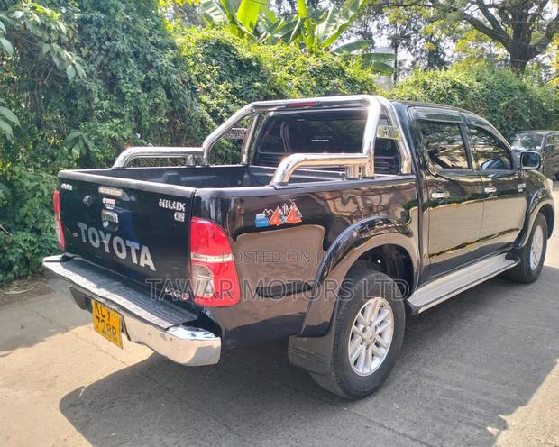 Toyota Hilux 2012 Black