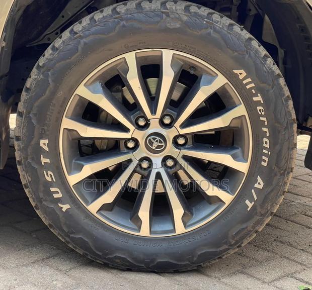 Toyota Land Cruiser Prado 2018 Gold
