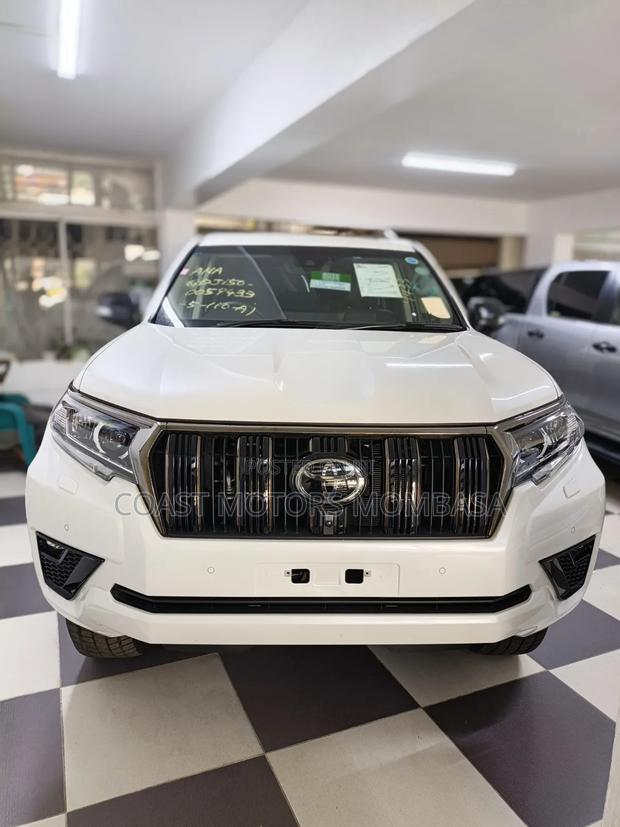 Toyota Land Cruiser 2021 White