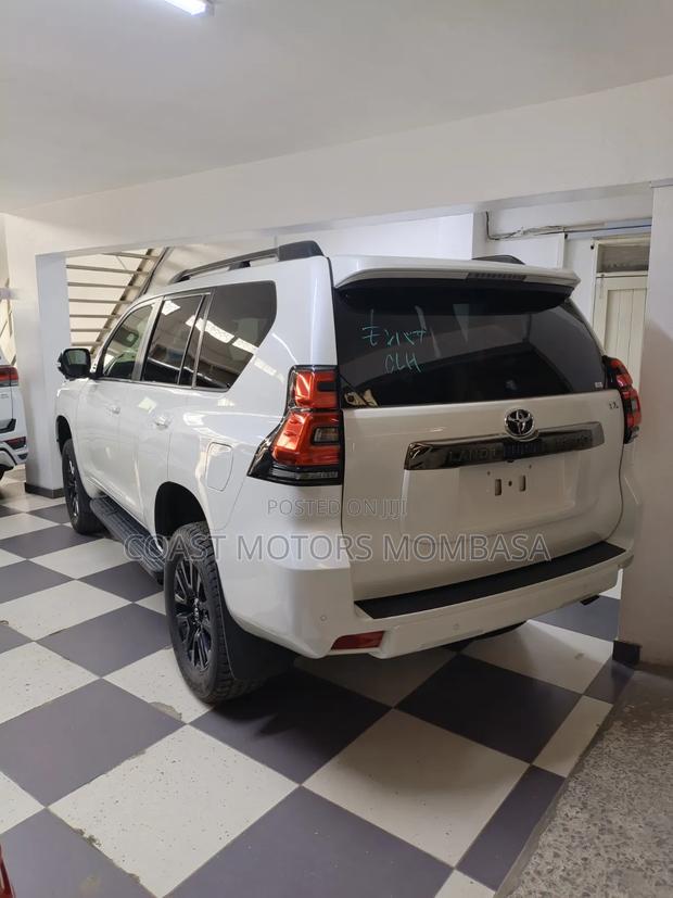 Toyota Land Cruiser 2021 White