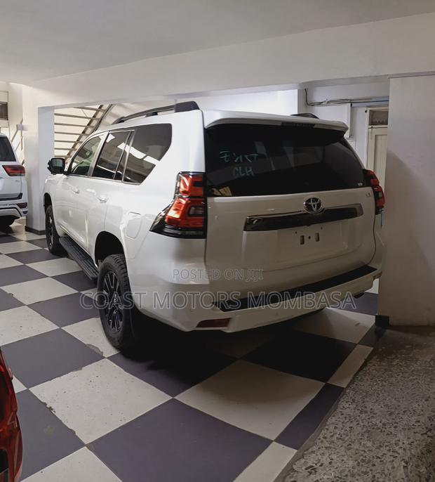 Toyota Land Cruiser 2021 White
