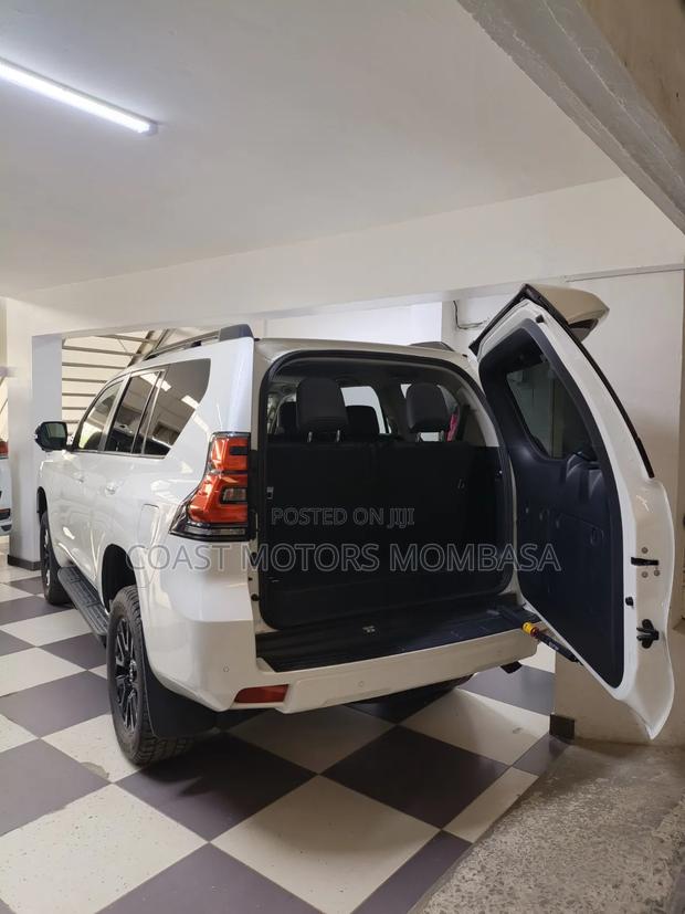 Toyota Land Cruiser 2021 White