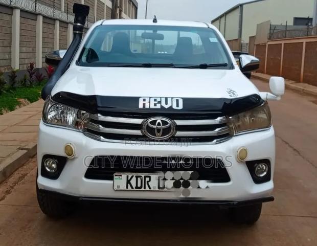 Toyota Hilux 2017 White