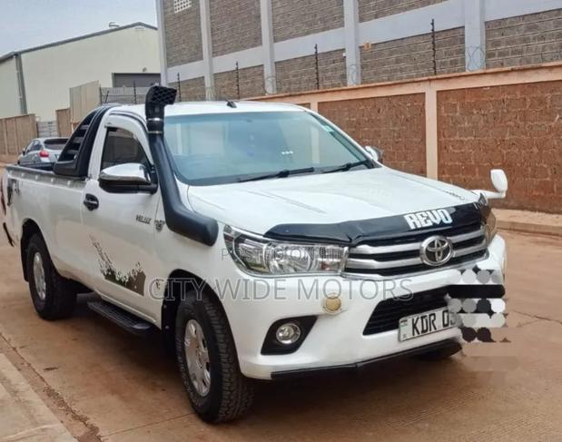 Toyota Hilux 2017 White