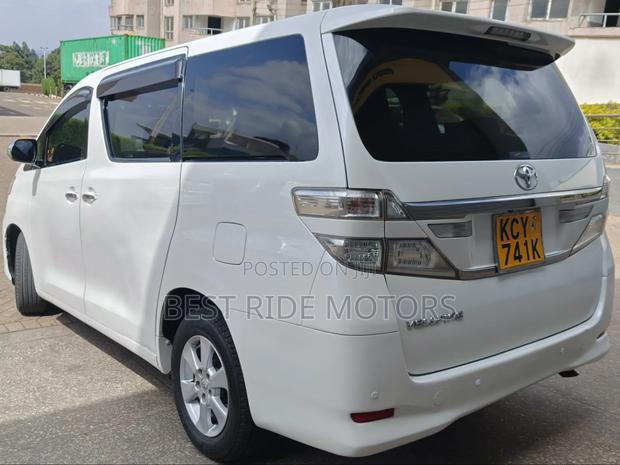 Toyota Vellfire V 2.4 FWD 8-Seater 2012 Pearl