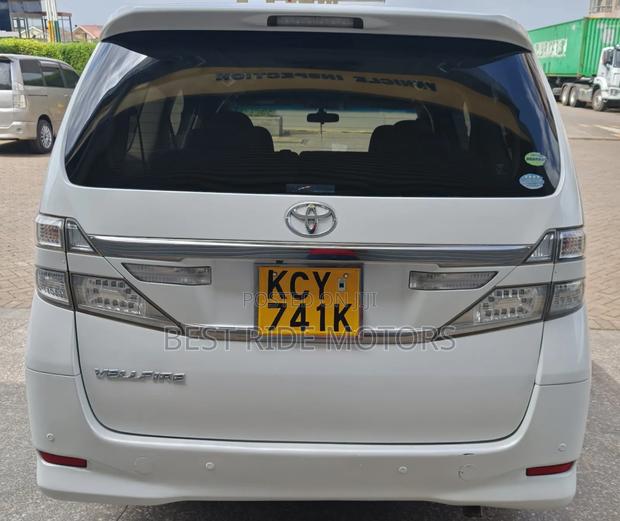 Toyota Vellfire V 2.4 FWD 8-Seater 2012 Pearl