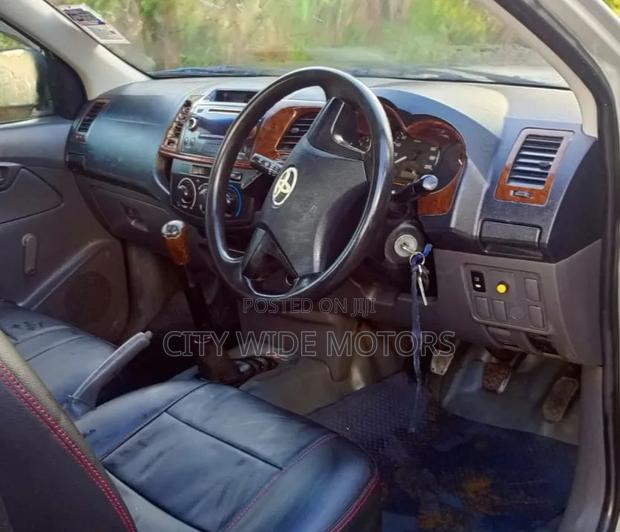 Toyota Hilux 2013 Silver