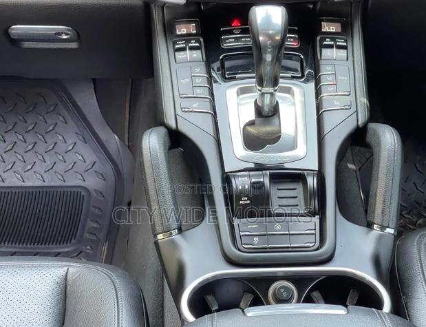 Porsche Cayenne 2015 White