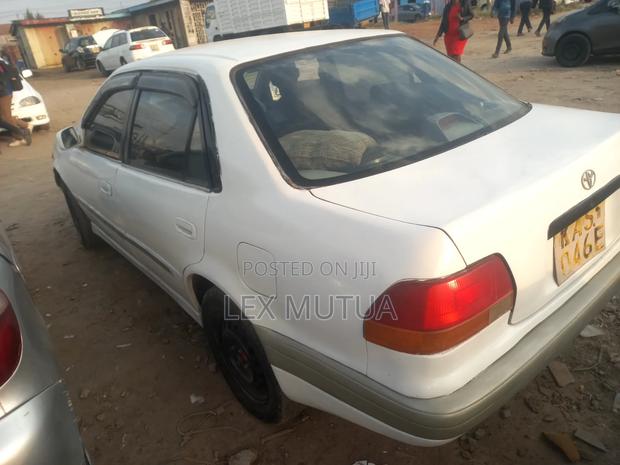 Toyota Corolla 1999 White