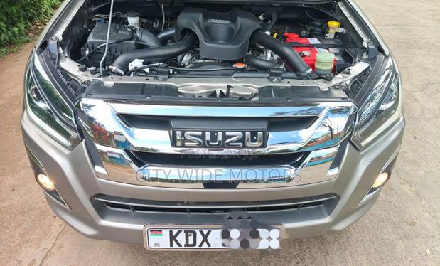Isuzu D-MAX 2022 Gray