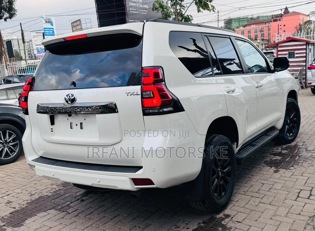 Toyota Land Cruiser Prado 2.8 2021 White
