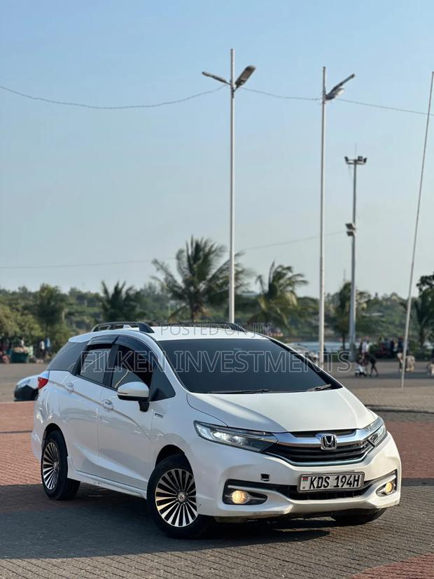 Honda Fit Shuttle 1.5 Hybrid 2WD 2017 White