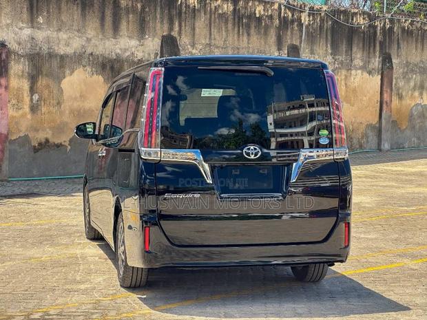 Toyota Esquire 2.0 FWD (8 seater) 2019 Black