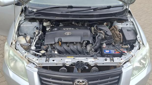 Toyota Axio 2009 Silver