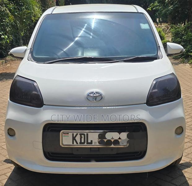 Toyota Porte 2015 White
